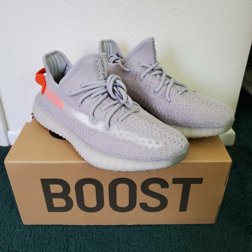 ❌ SOLD ❌ Yeezy Boost 350 v2 Tail Light